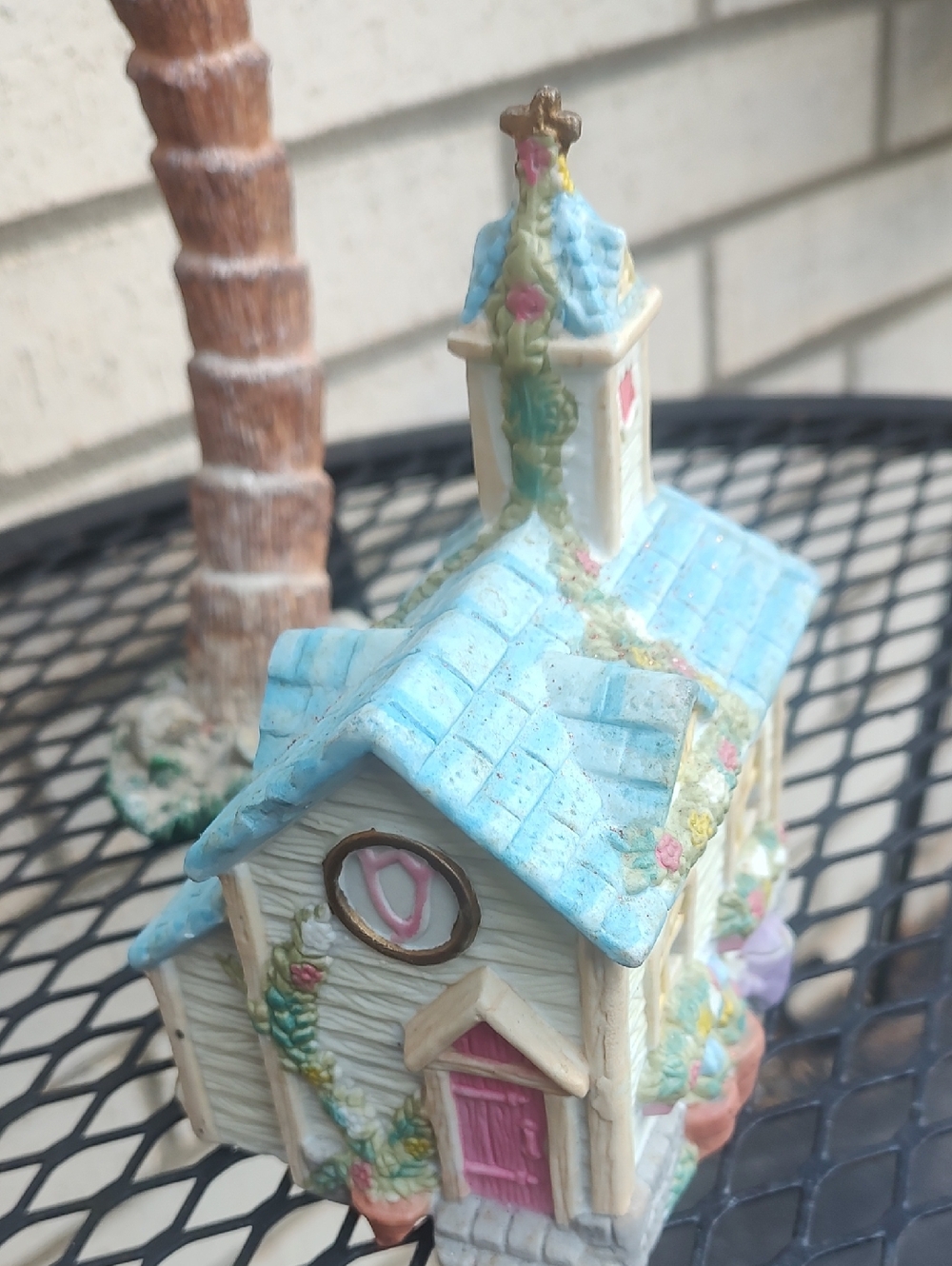 Spring Time Church Figurine - - Picture 5 of 7